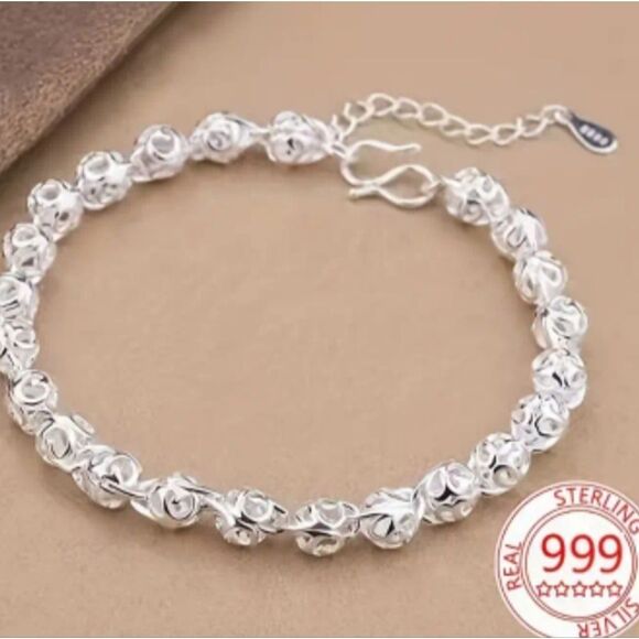 Exquisite Vintage sterling silver charm bracelet - Picture 3 of 8